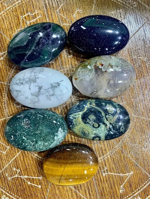 Wholesale Natural MIX Crystal Palm Stone For Sale |  Healing  CRSYATSLS Palm Stone For gift | MIX CRSYATSLS PALMS