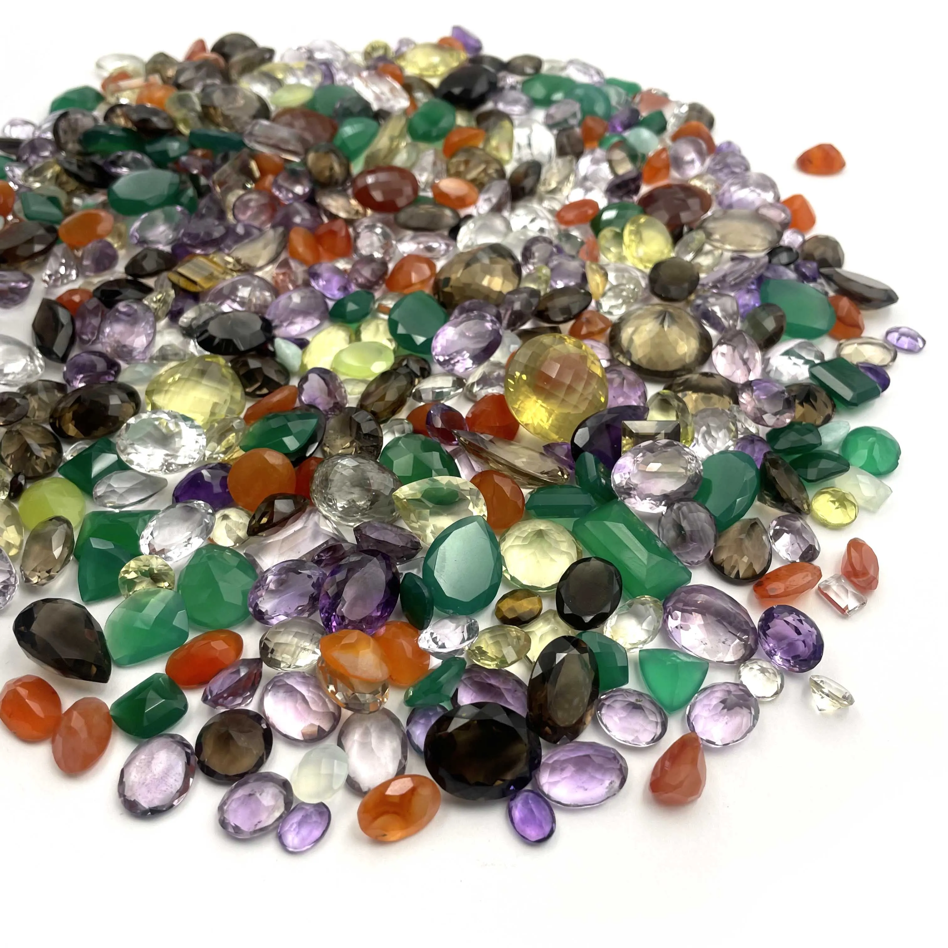 Натуральные граненые ограненные драгоценные камни разрезные камни-аметист цитрин гранат топаз перидот КВАРЦ оникс и другие