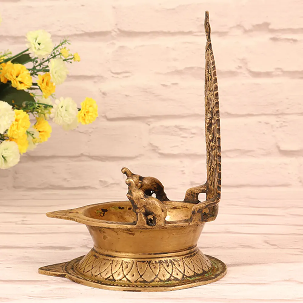 High Quality Traditional Golden Brass Oil Lamp Lakshmi Ganesha Gajalakshmi Vilakku Oil Lamp For Temple Home Decoration SNH-93