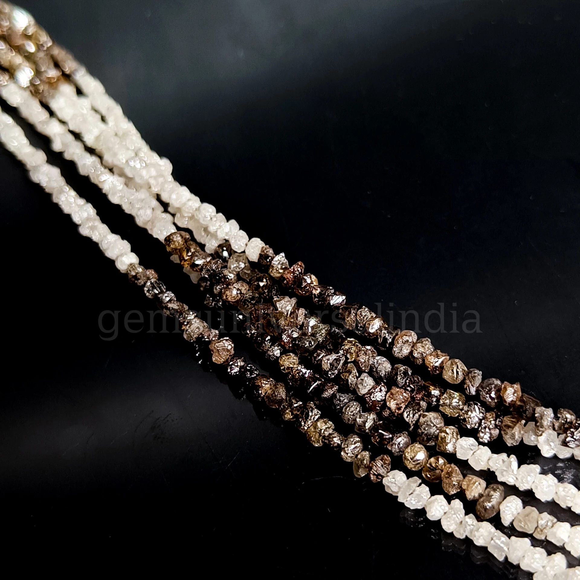 Натуральные белые и коричневые алмазные неограненные бусины многогранные для изготовления ювелирных изделий необработанные оптом Индия