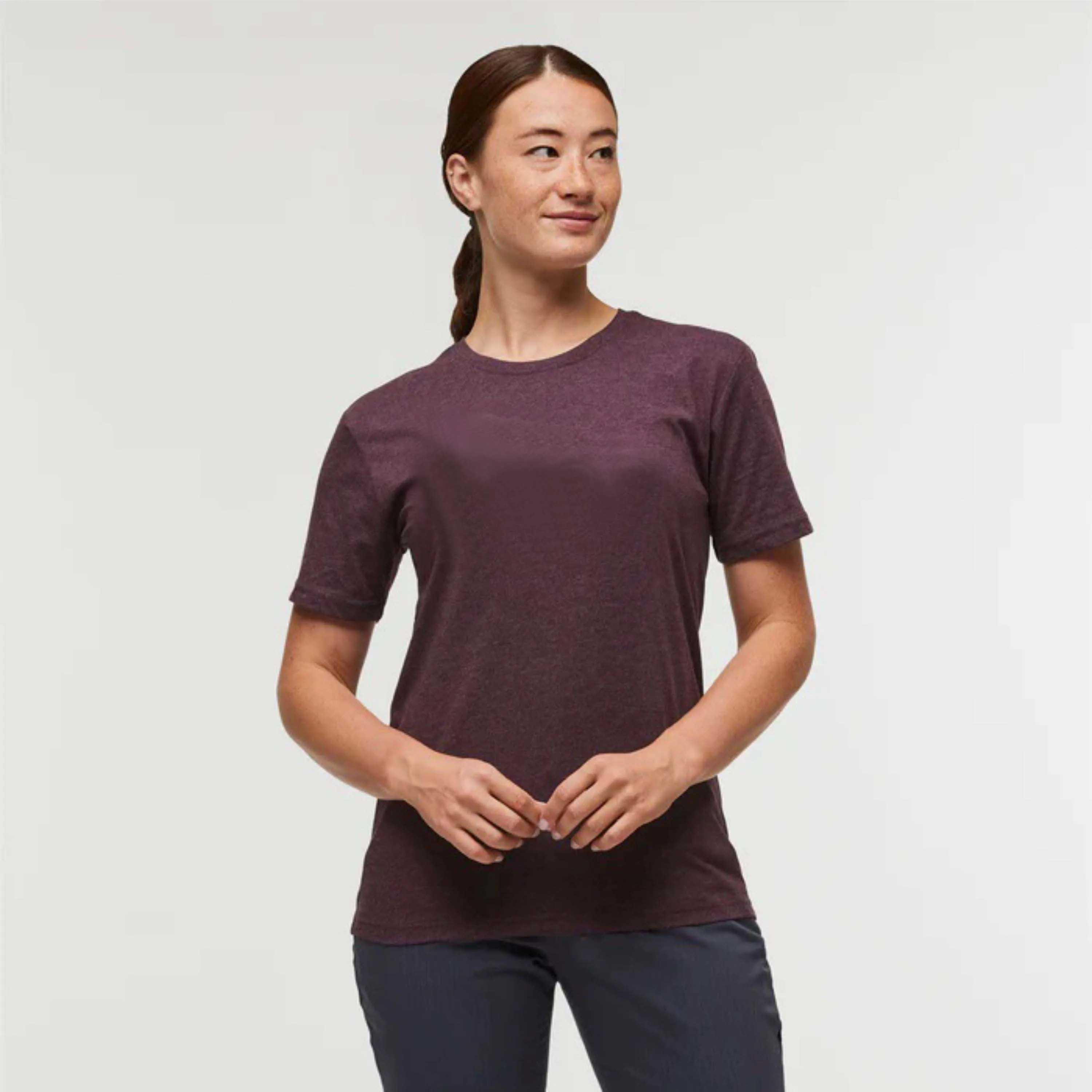 OEM Custom Fashion Forward Crop Top T-Shirt for Women Unique Patterns Relaxed Fil  Ideal for Casual Outings