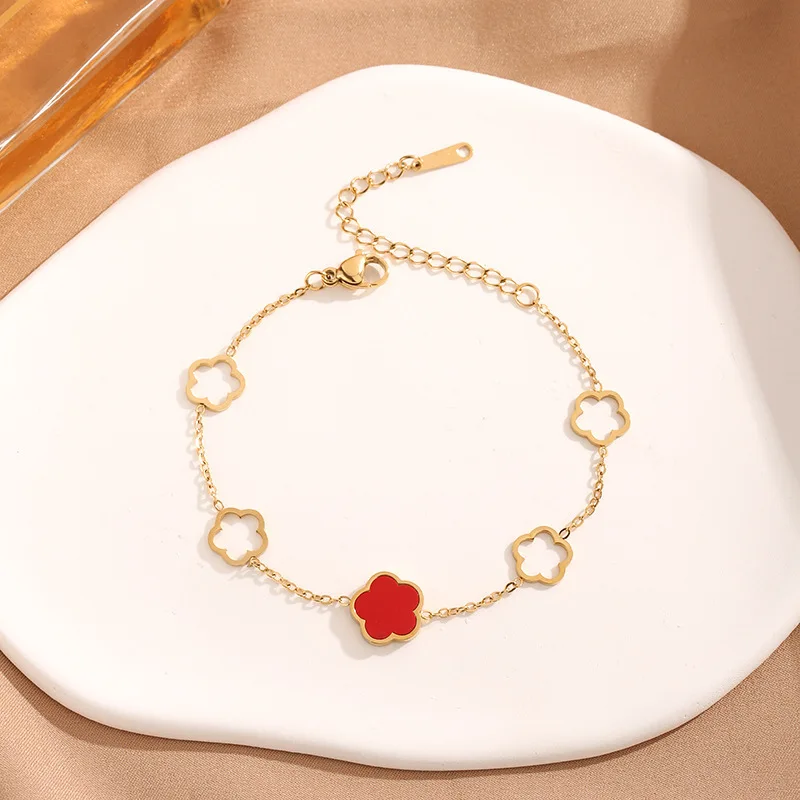 Fashionable light luxury five-leaf flower titanium steel bracelet for women sweet design, new all-match black and white bracelet