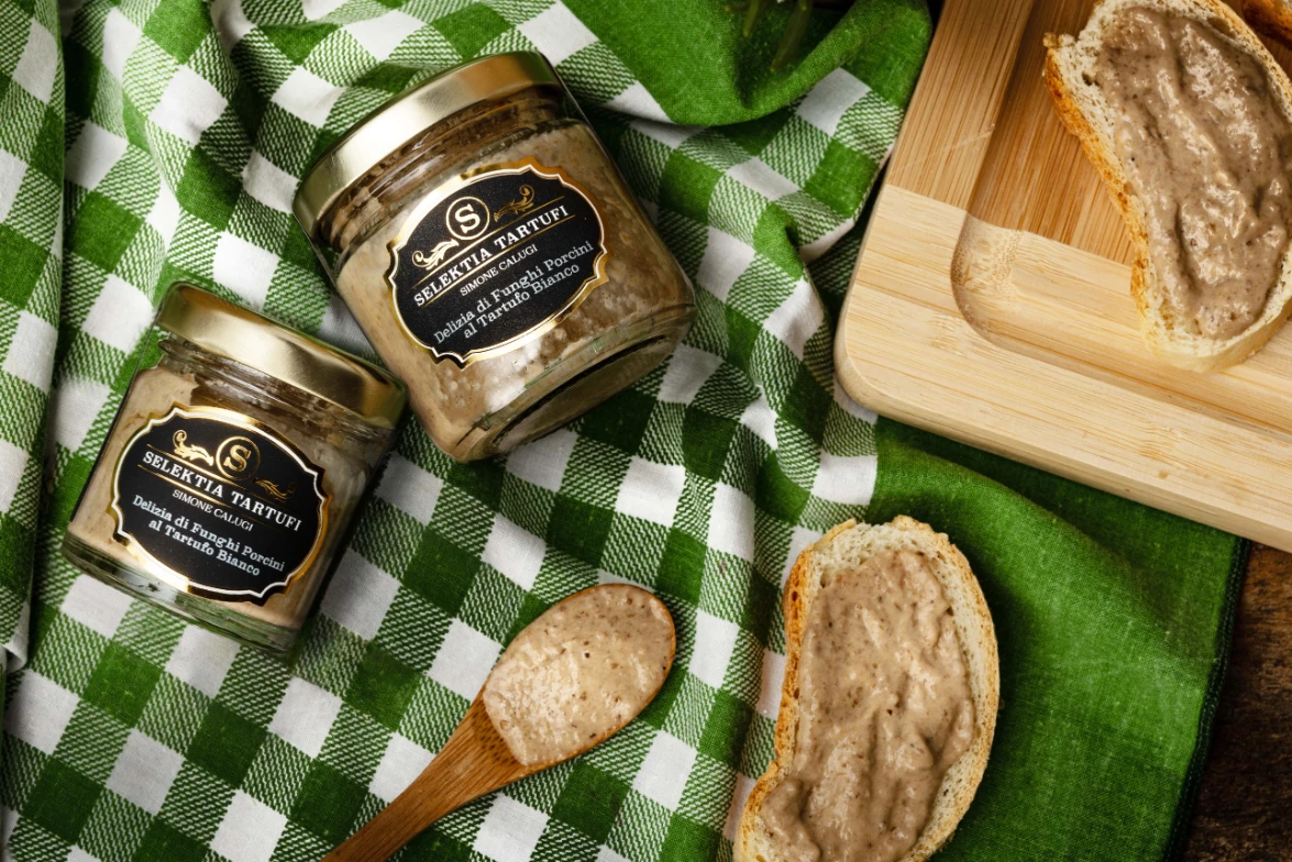 Summer Truffle thinly slices in sunfloweroil enriched with the typical Tuscan spicy notes MADE IN ITALY Selektia Tartufi