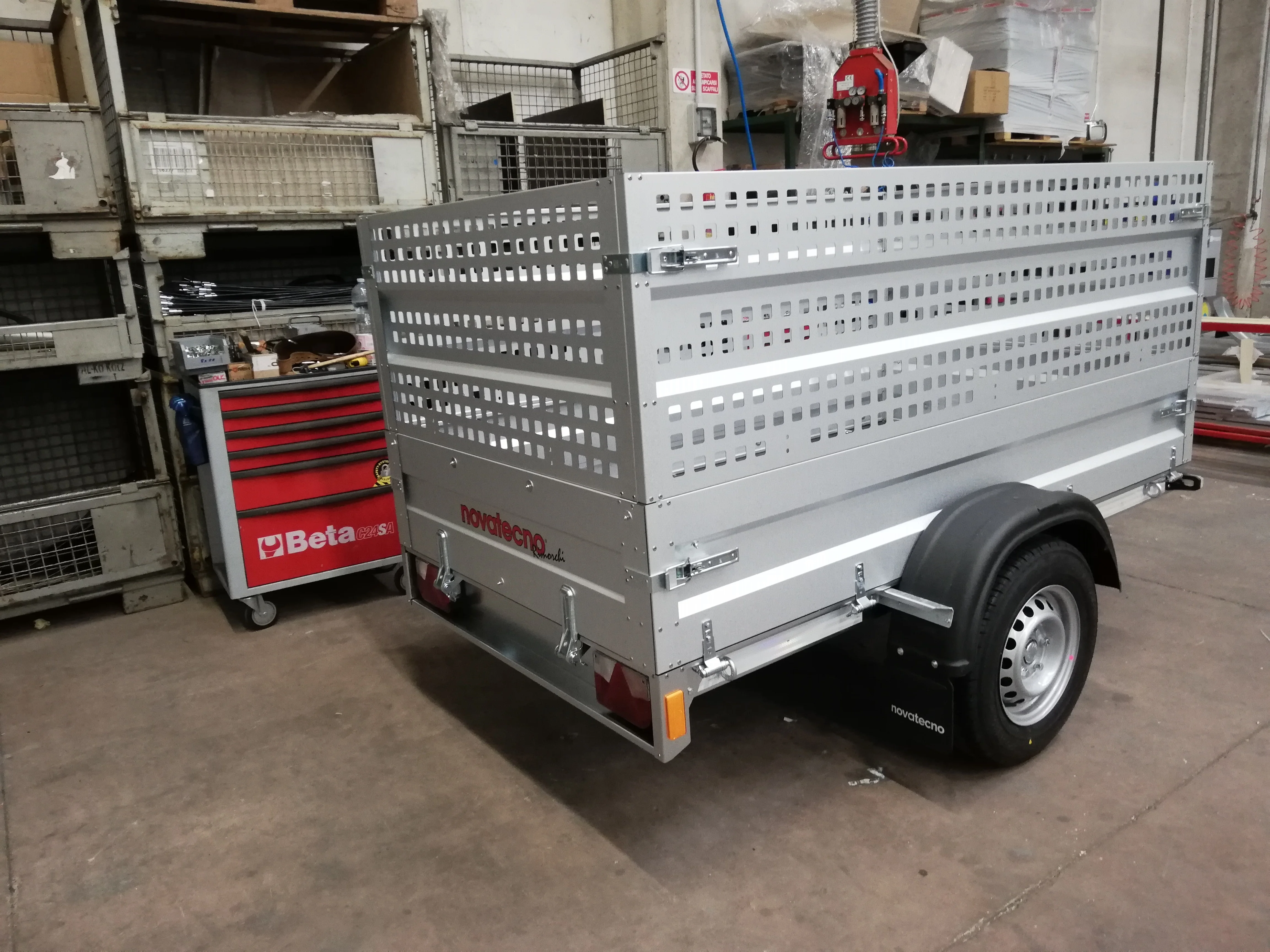 Italian quality trailer ideal for work modern and compact type of trailer 275/276 CARGO 220