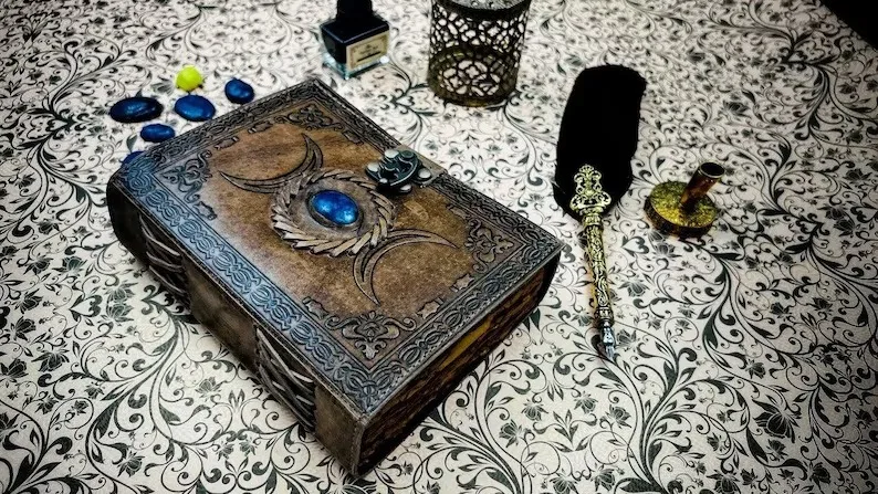 Кожаная книга «Богиня Луны»