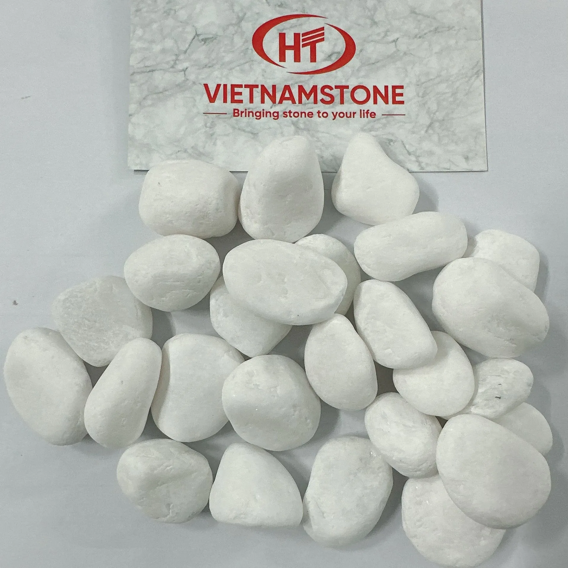 Top Quality hot sell garden best natural white pebble stone for sell fish aquarium white marble gravel pebbles