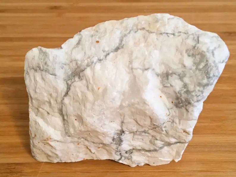 Wholesale Natural Howlite Crystals Specimen Raw Rough Stone Quartz Crystal Stones For Home Decoration |