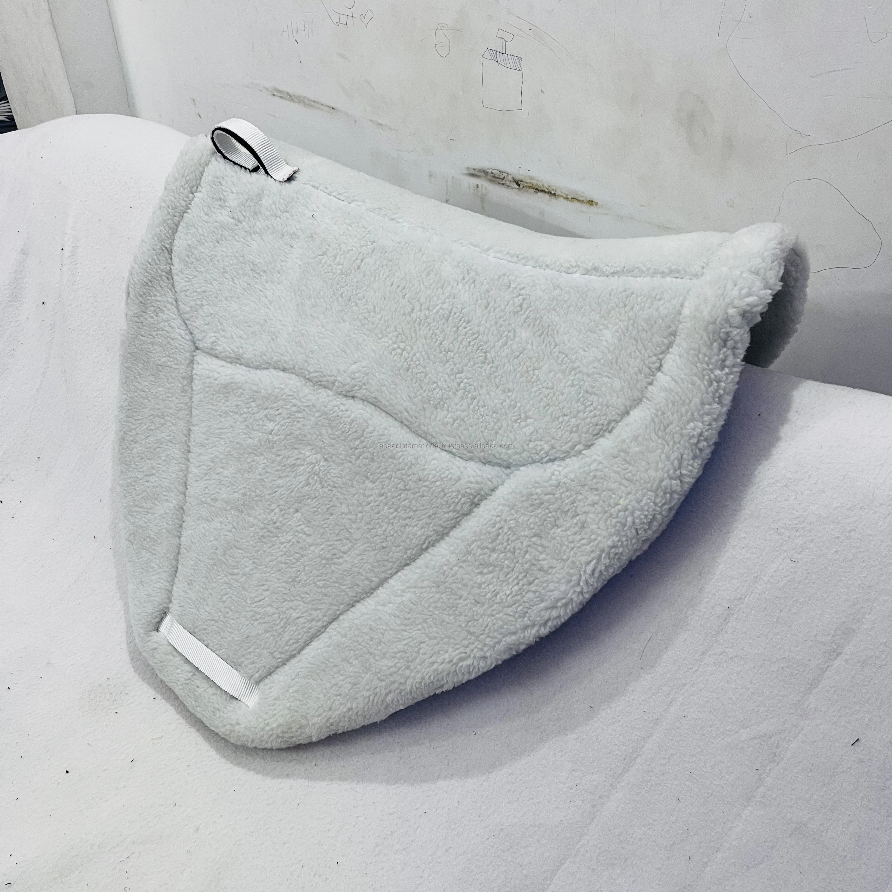 MODIFIED FULL FLEECE SADDLE PAD FOR HORSE WITH FLEECE LINING CLEAN & STRONG STITCHING LOW PRICE OEM LOGO COLOR EMBROIDERY 2024