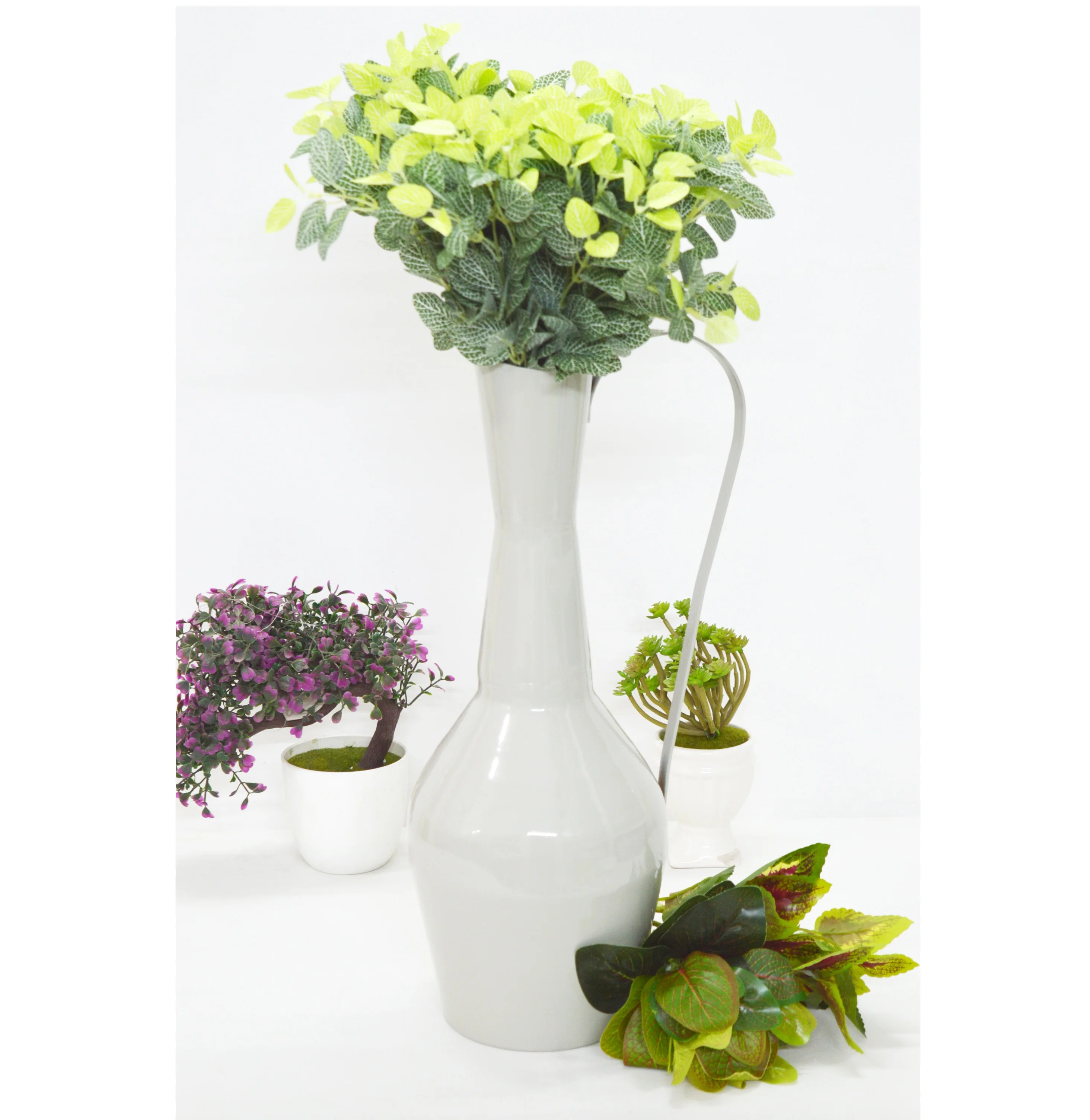 Vintage Handmade Best Selling Powder Coated Floor Vase Metal Powder Coated Ivory Glossy Home /Wedding Decoration Vases Long Vase