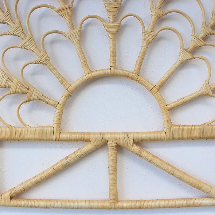 Изголовье из ротанга ручной работы в стиле бохо