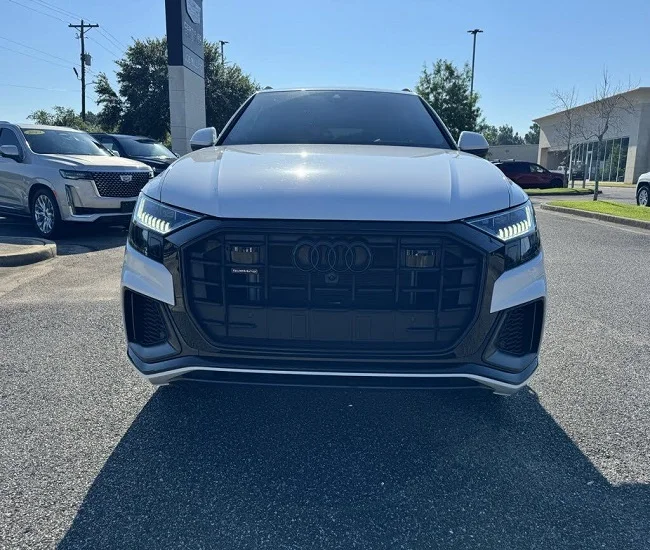 Аккуратно использованный автомобиль 2023 A u d i Q 8 q a tt r o P e s t g AWD звуковой двигатель с низким пробегом и чистое название для продажи