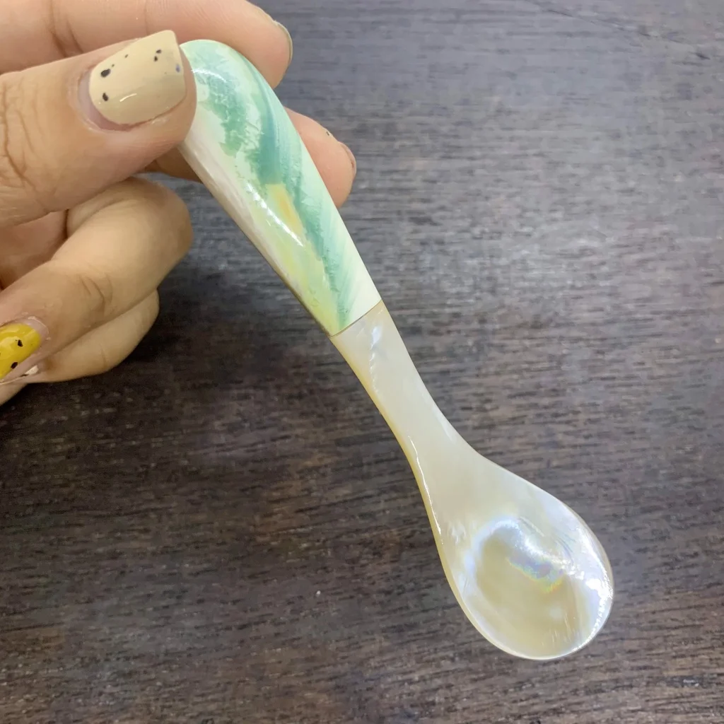 Wholesale OEM Customized Premium Quality Traditional Style Mother of Pearl Caviar Spoons From Vietnam