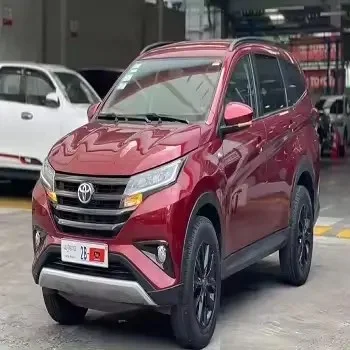 Идеально чистый подержанный внедорожник Toyota 2022 года