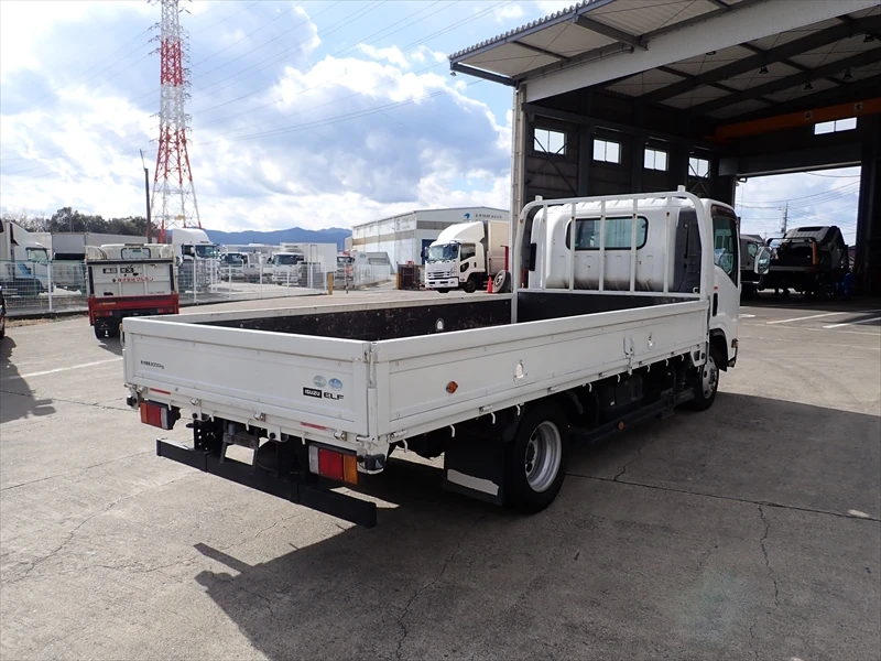 Б/у японский ISUZU ELF хорошее состояние плоский корпус