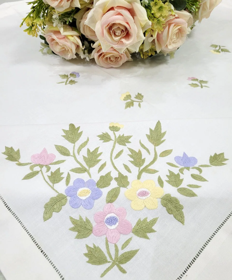 Handmade Embroidered Pretty FlowersTablecloth Cotton Hemstitch Square Tablecloth Washable Home/Hotel/Restaurant Use Wholesale