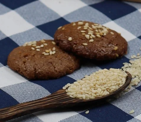 Thai Best Selling Snacks Sweet Crispy Phuket Crinkle Cookies and Biscuits Chocolate Flavor 150g Homemade & Gift Food Packaging