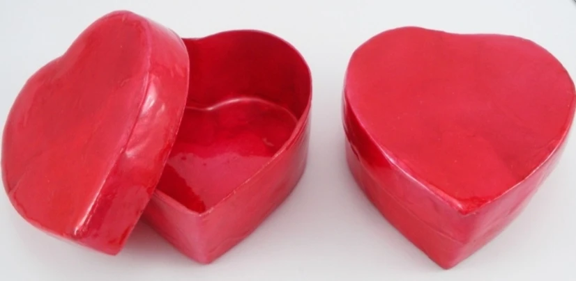 HEART-SHAPE BOX