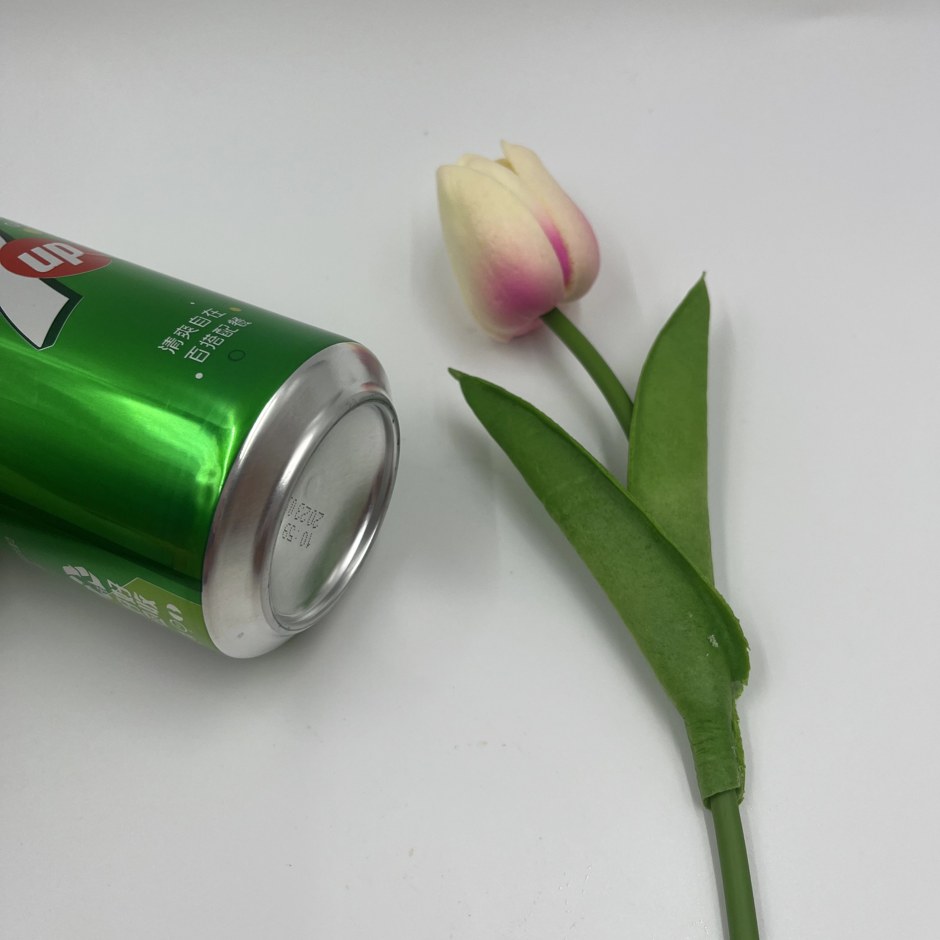 330 мл лимона газированный напиток розлив газированный напиток, банка из алюминия