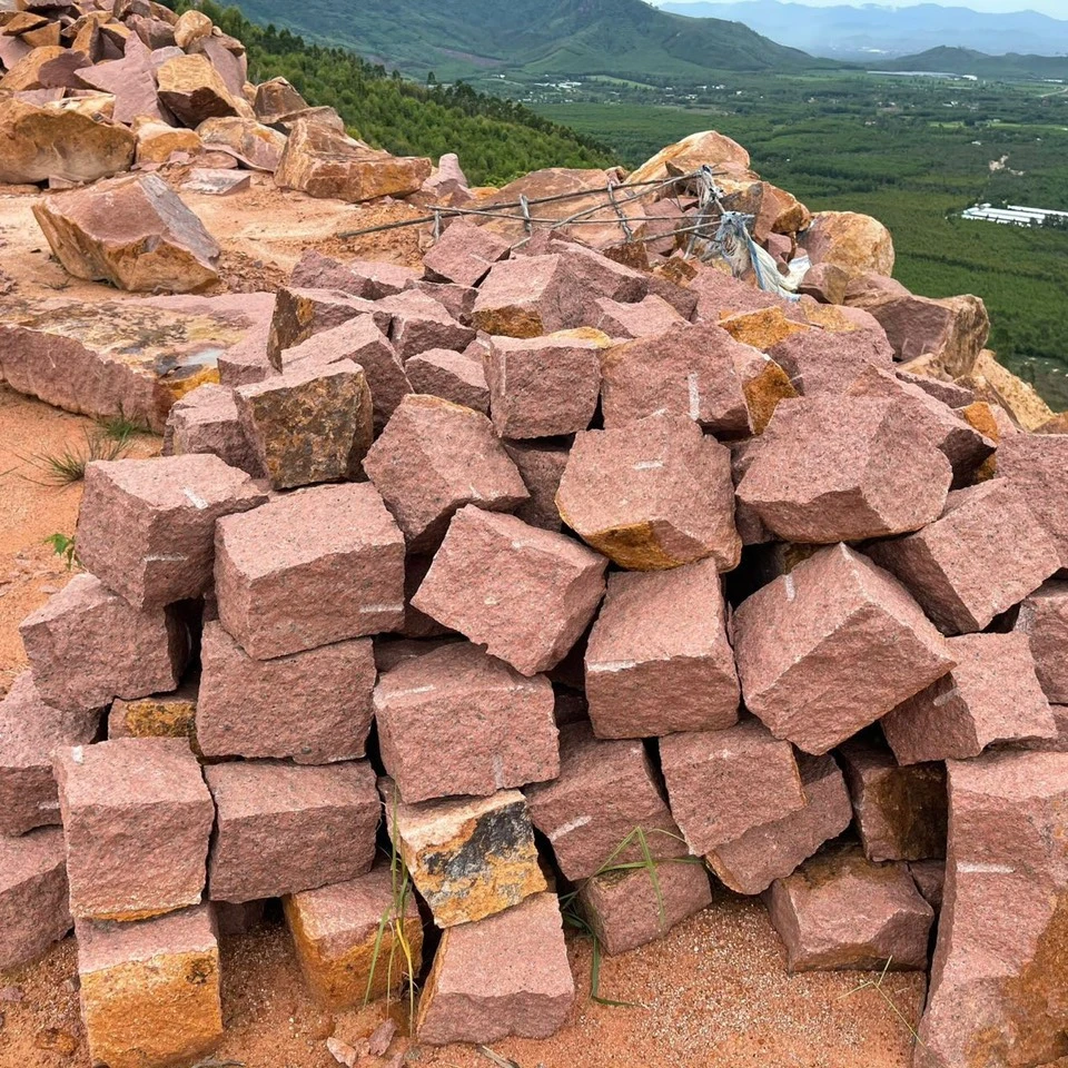 Natural Split Driveway Walkway Stone Red Granite Cubic Cobbles Cheap Price Factory Direct Export