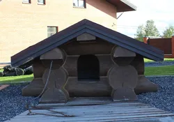 Custom-built Large Outdoor Natural wood log Doghouse Natural Solid Wood Dog House Kit for dogs and pets