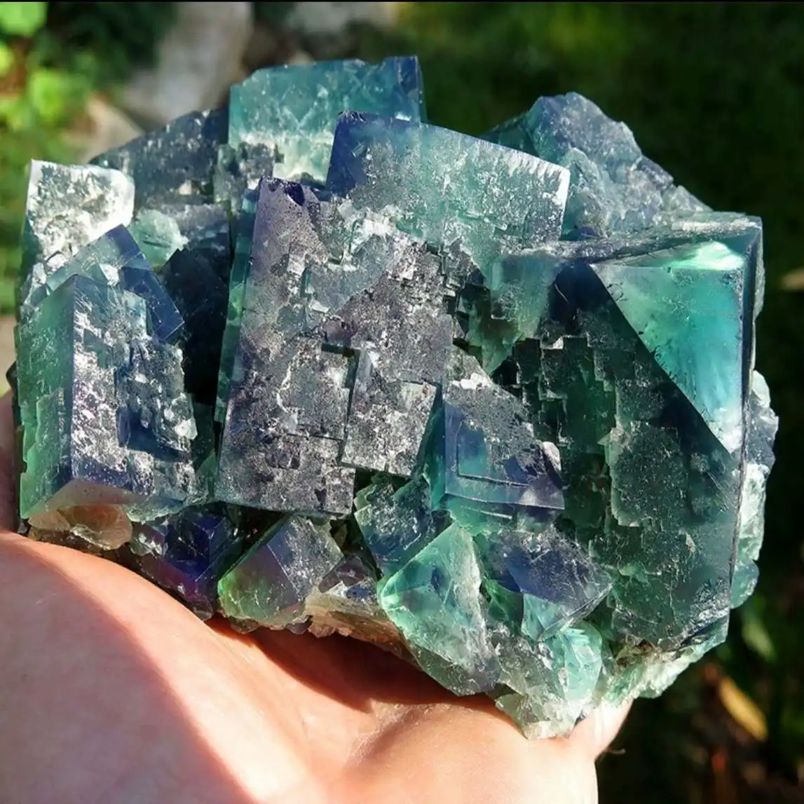 Large Volume Natural Crystal Green Fluorite Ore Specimens Ball-shaped Raw Ore Ornaments Wedding Gift Jewelry Preferred Mineral