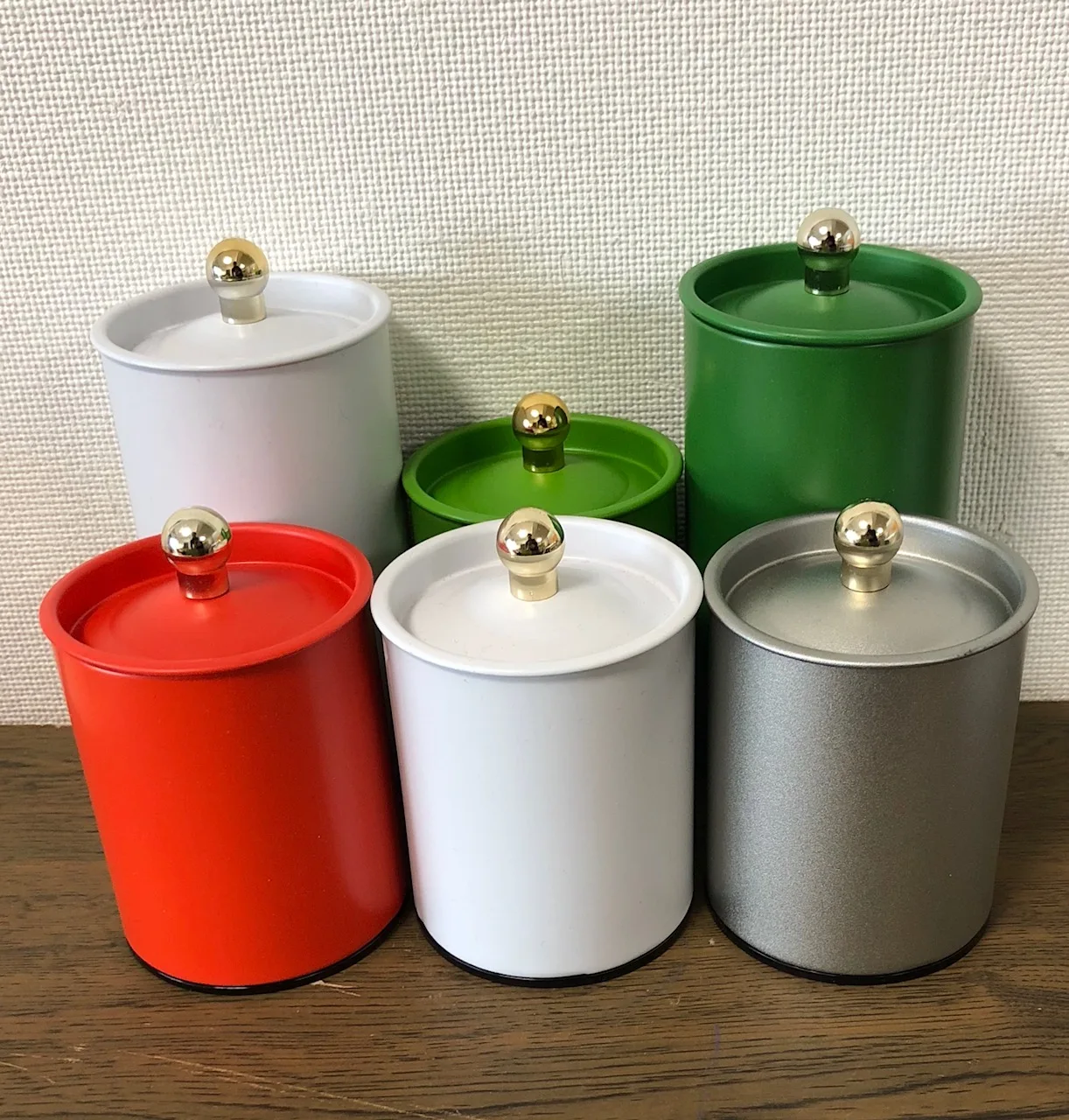 Beautiful screw top matcha tin can at reasonable prices, original logo or label available