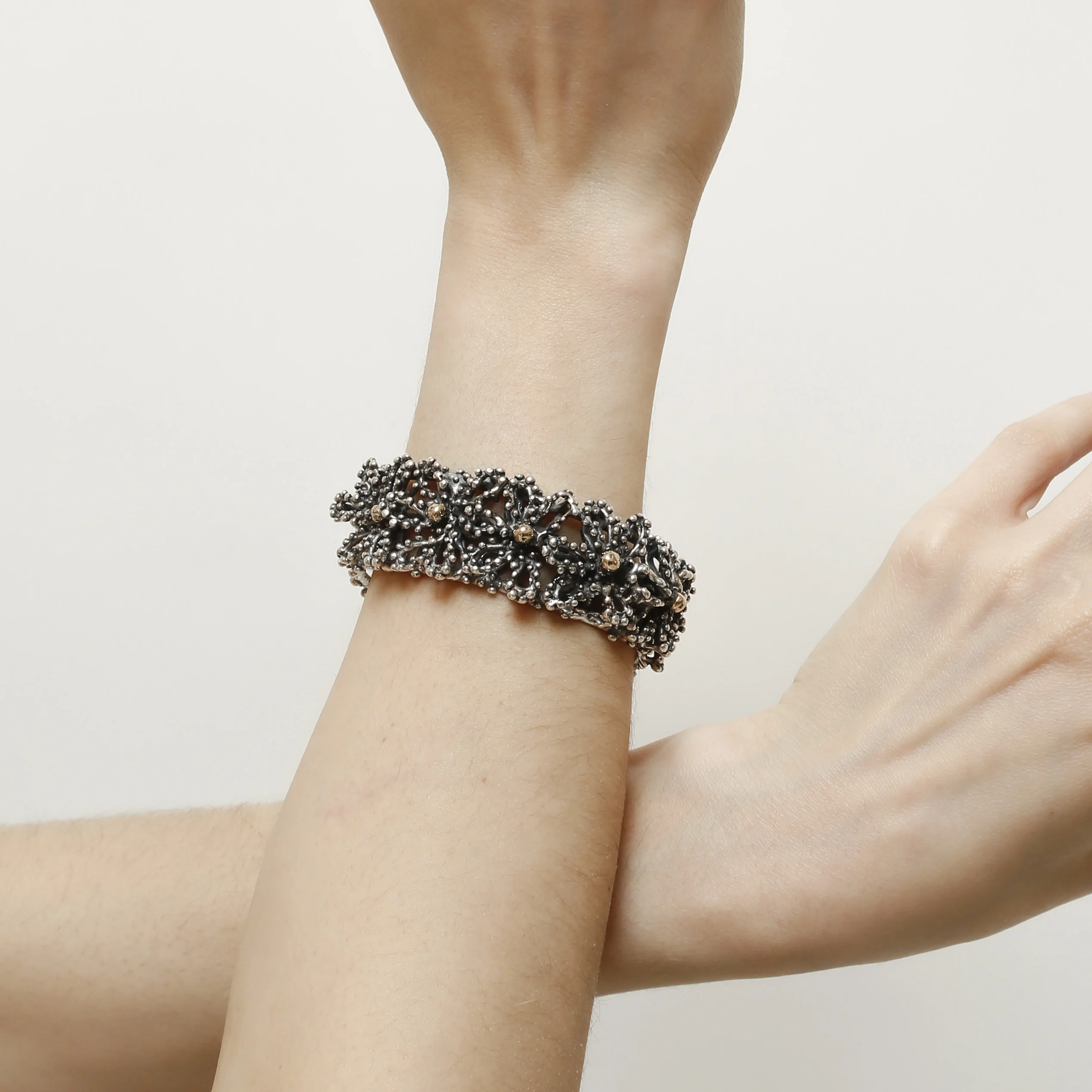 Woman jewellery open bangle flowers elements best quality 925 sterling silver and bronze