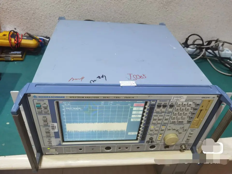 Спектральный анализатор R & S fсеб 30, от 20 Гц до 7,5 ГГц