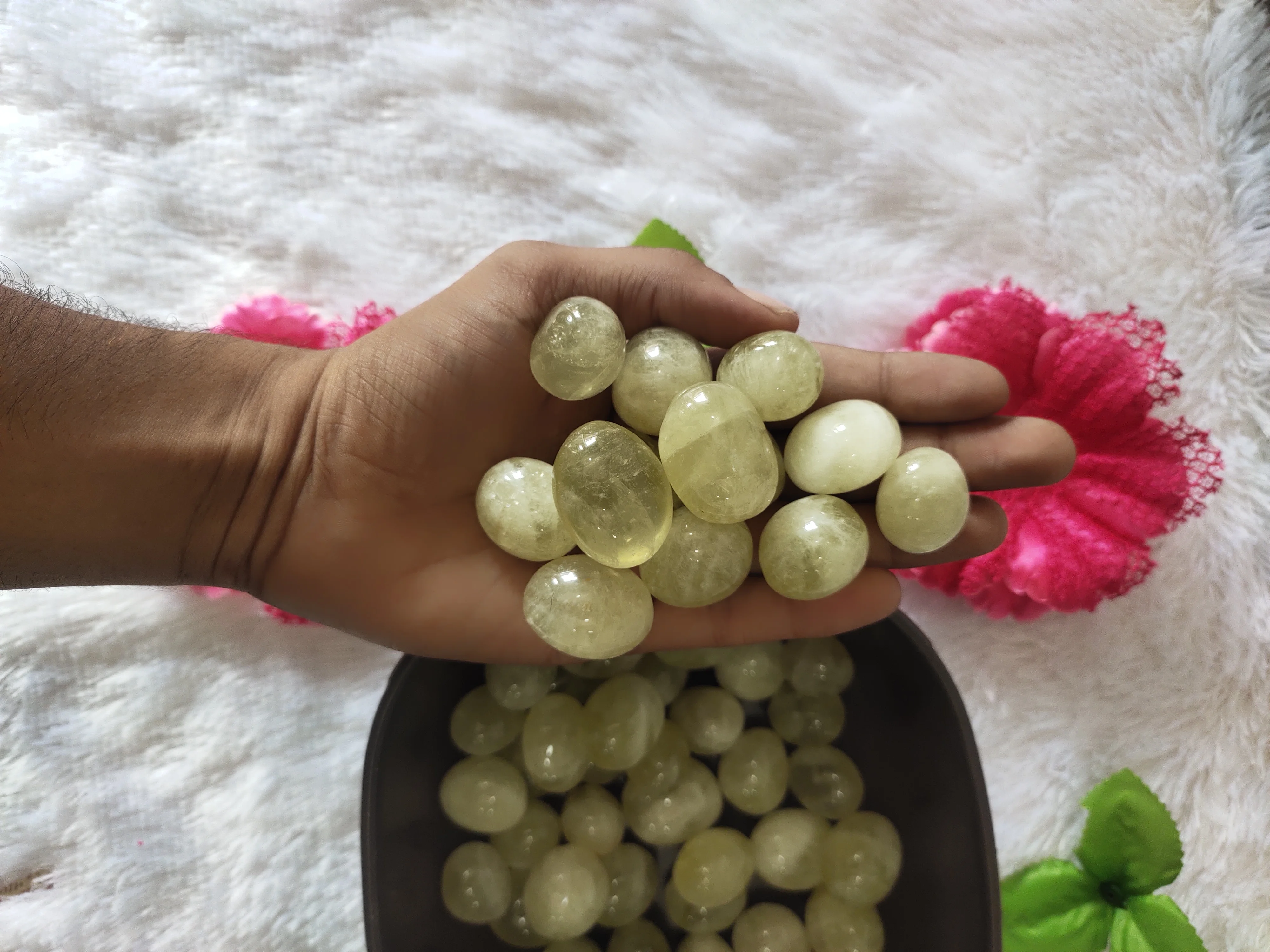 Wholesale natural healing yellow topaz tumbled stone for home decoration or healing therapy or table decoration