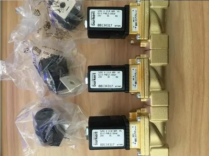 Соленоидный клапан Burkert 0124 0330 типа 178896 00227538 с поворотным 00066032 00019078
