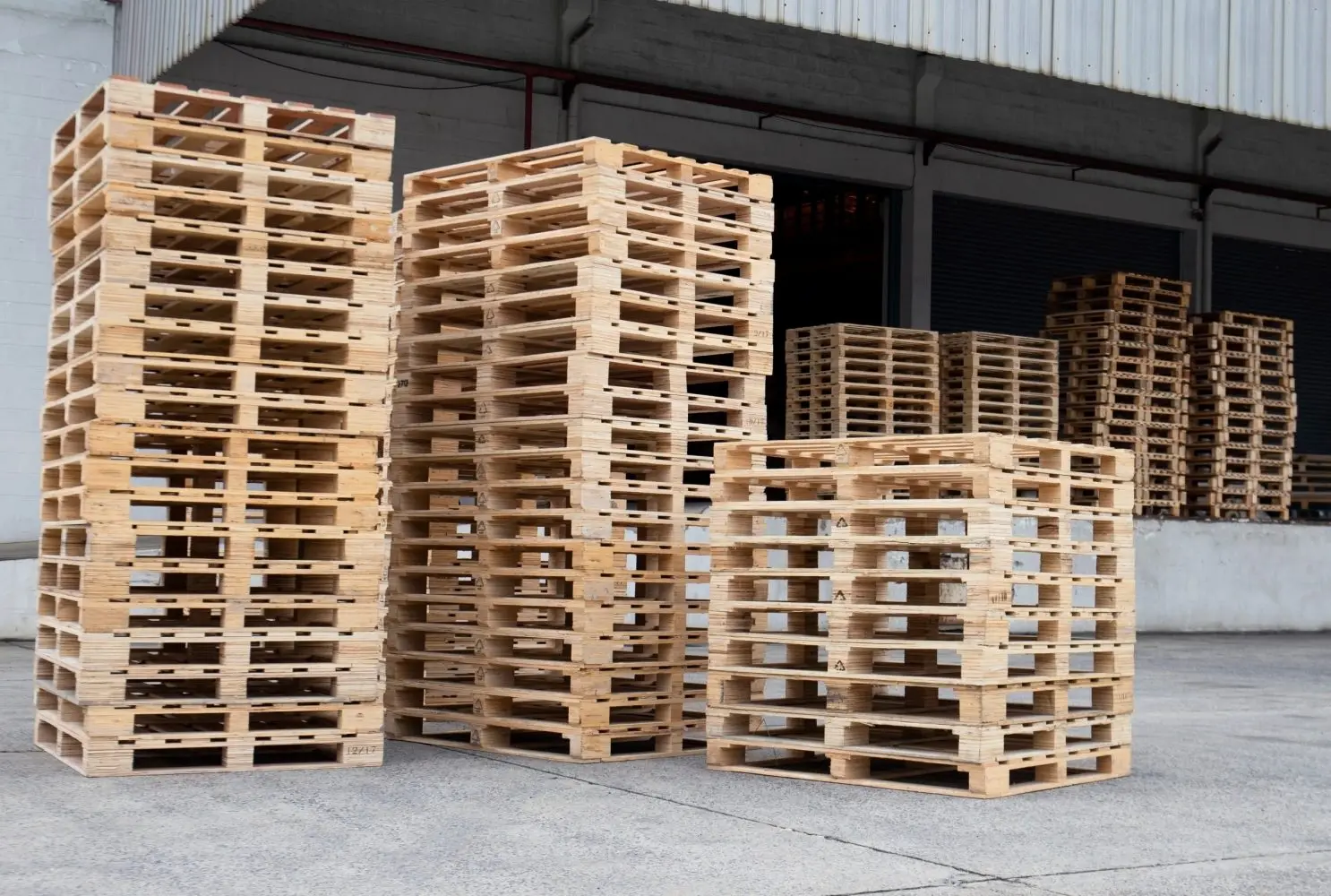 Best Price Wholesale Solid Wood Warehouse Pallet Pine Wood Epal Wood European Pallet