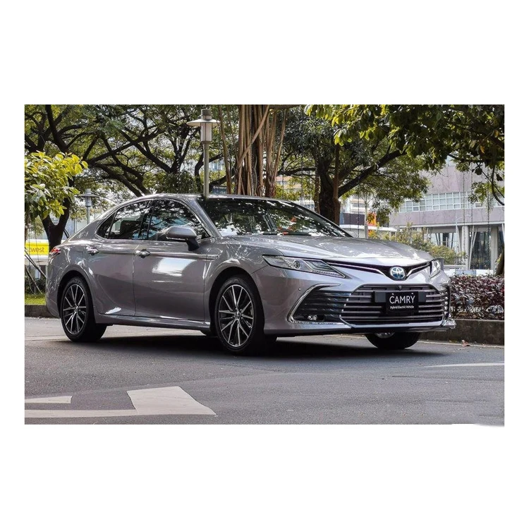 Toyotai Camry стильные легкосплавные диски с всесезонными шинами