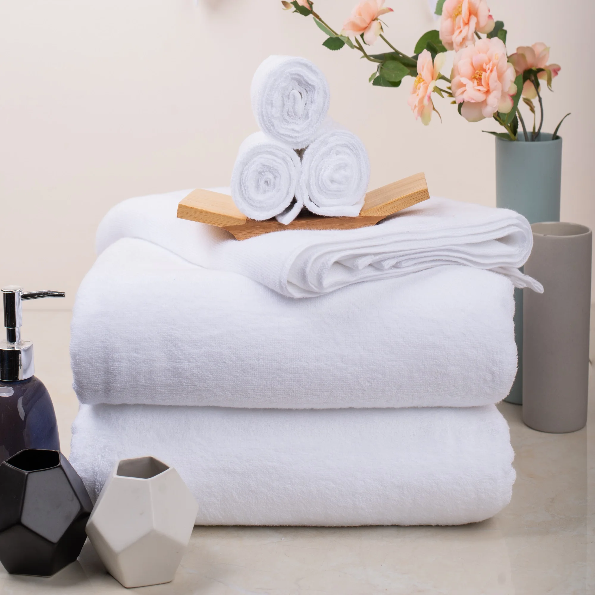 High Quality And Luxury Bath Towel  Custom Logo For Home, Hotel, Spa, Massage