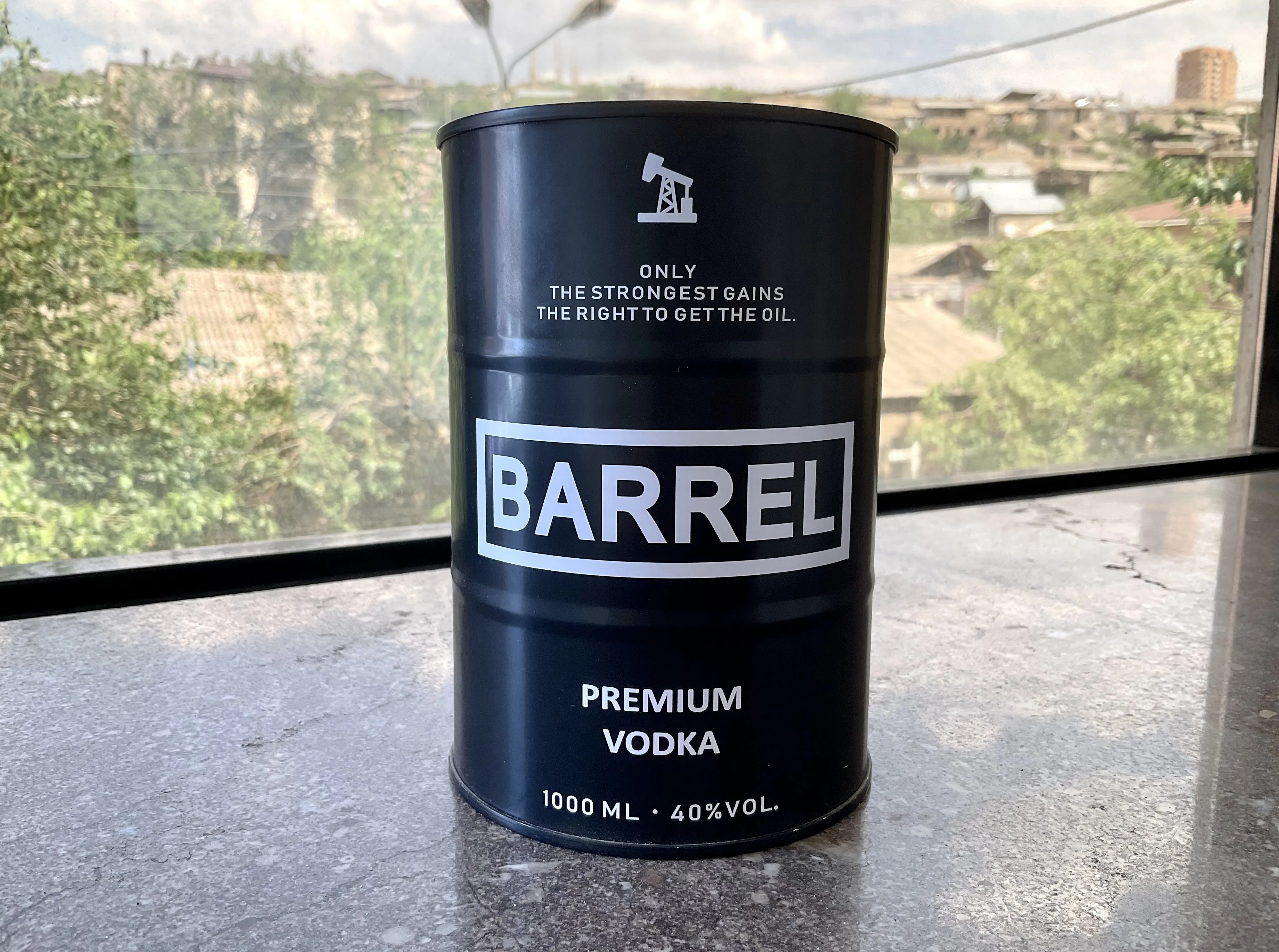 At Factory Price, Raf Ojakh Barrel Crafted Elixir - Captivating Armenian 1000ml Vodka Artistry