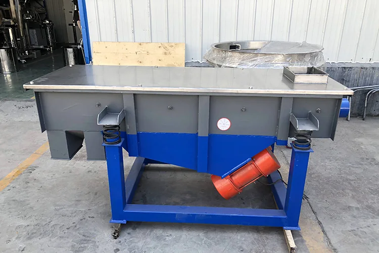 Industrial salt powder particle coarse material screening carbon steel linear screening machine