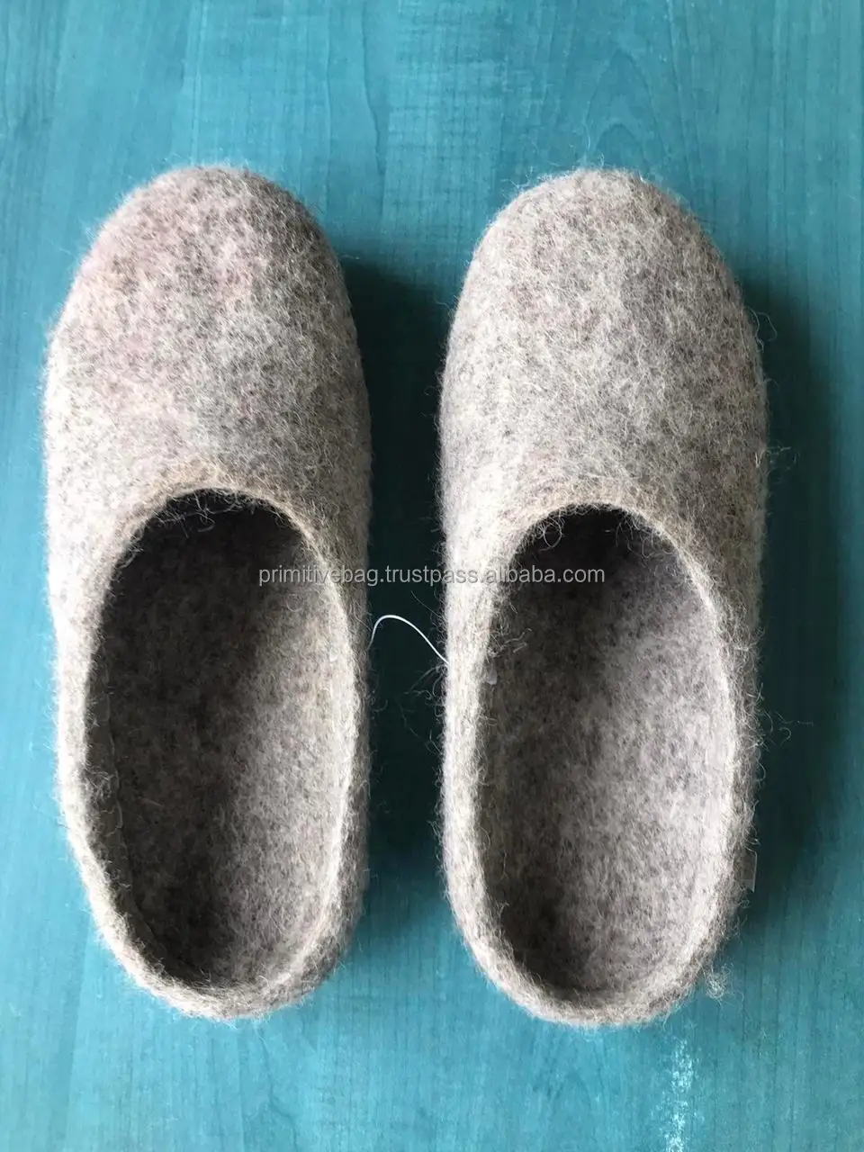 100% sheep wool slippers hand made in Nepal unisex design custom size custom logo wool slippers for hotel indoor slides slippers