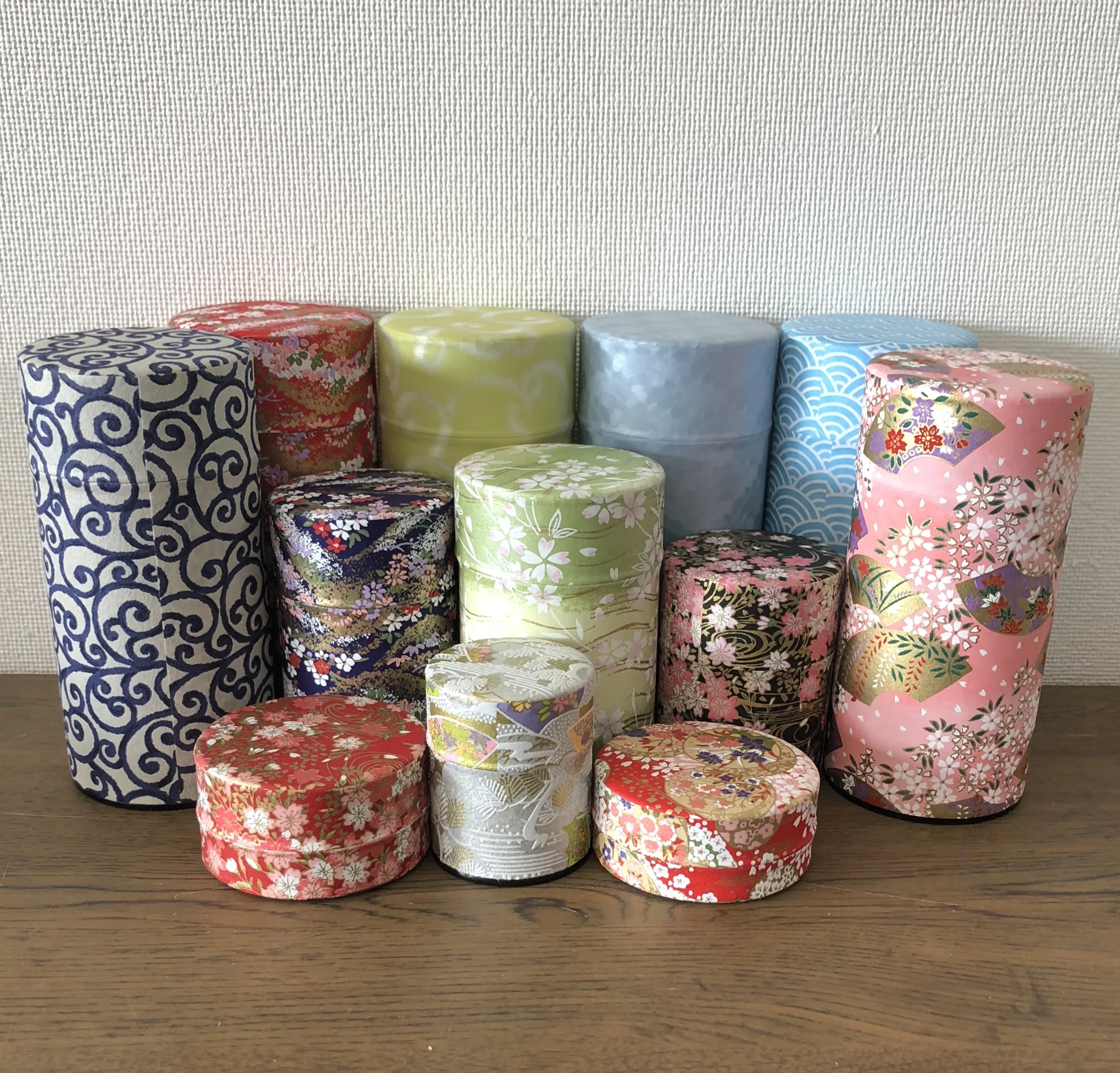 Beautiful screw top matcha tin can at reasonable prices, original logo or label available