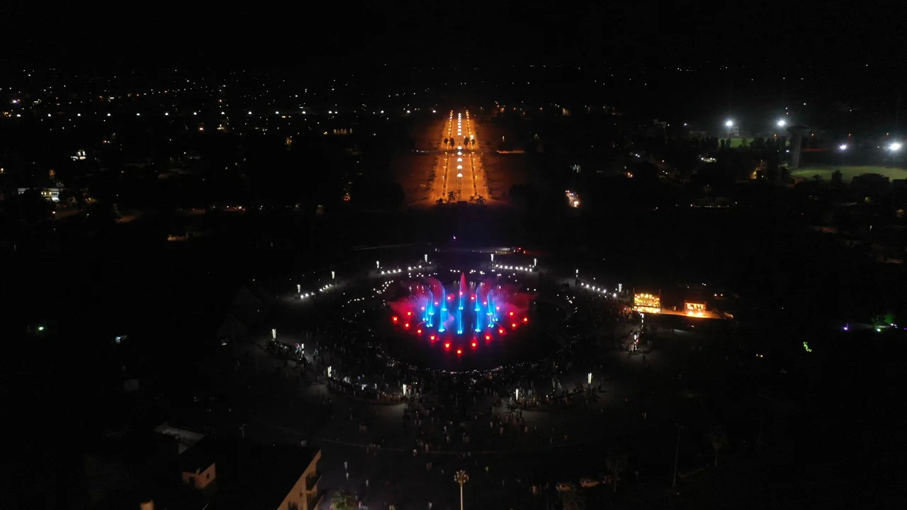 Round Pool Music Fountain with laser and 3D mapping  projection