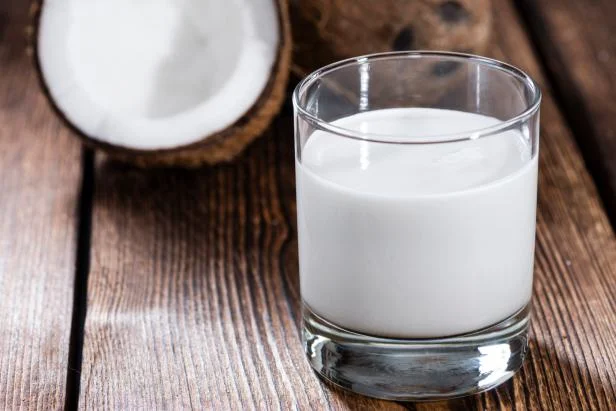 RICH & CREAMY CANNED COCONUT MILK / PERFECT FOR COOKING & HEALTHY LIFESTYLE / LOW WHOLESALE PRICES GUARANTEED / MADE IN VIETNAM