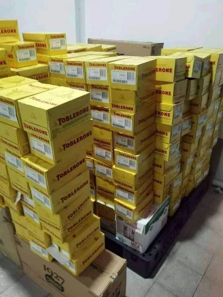 Официальная плитка молочного шоколада Toblerone изготовлена из швейцарского по оптовой цене