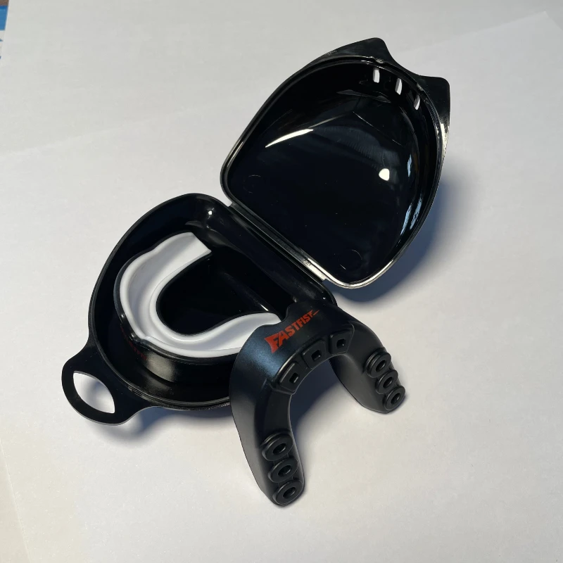 Черный белый боксо-протектор