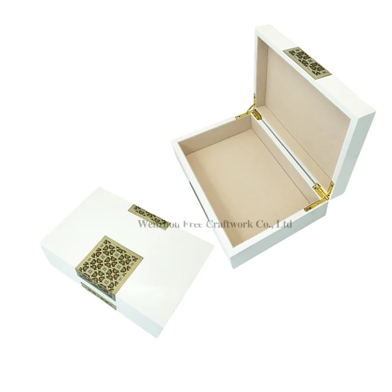 Custom Dubai Perfume Box wood Luxury Boxes Lacquer ARABIAN pure white Cases color embossed logo metal sign Label packaging
