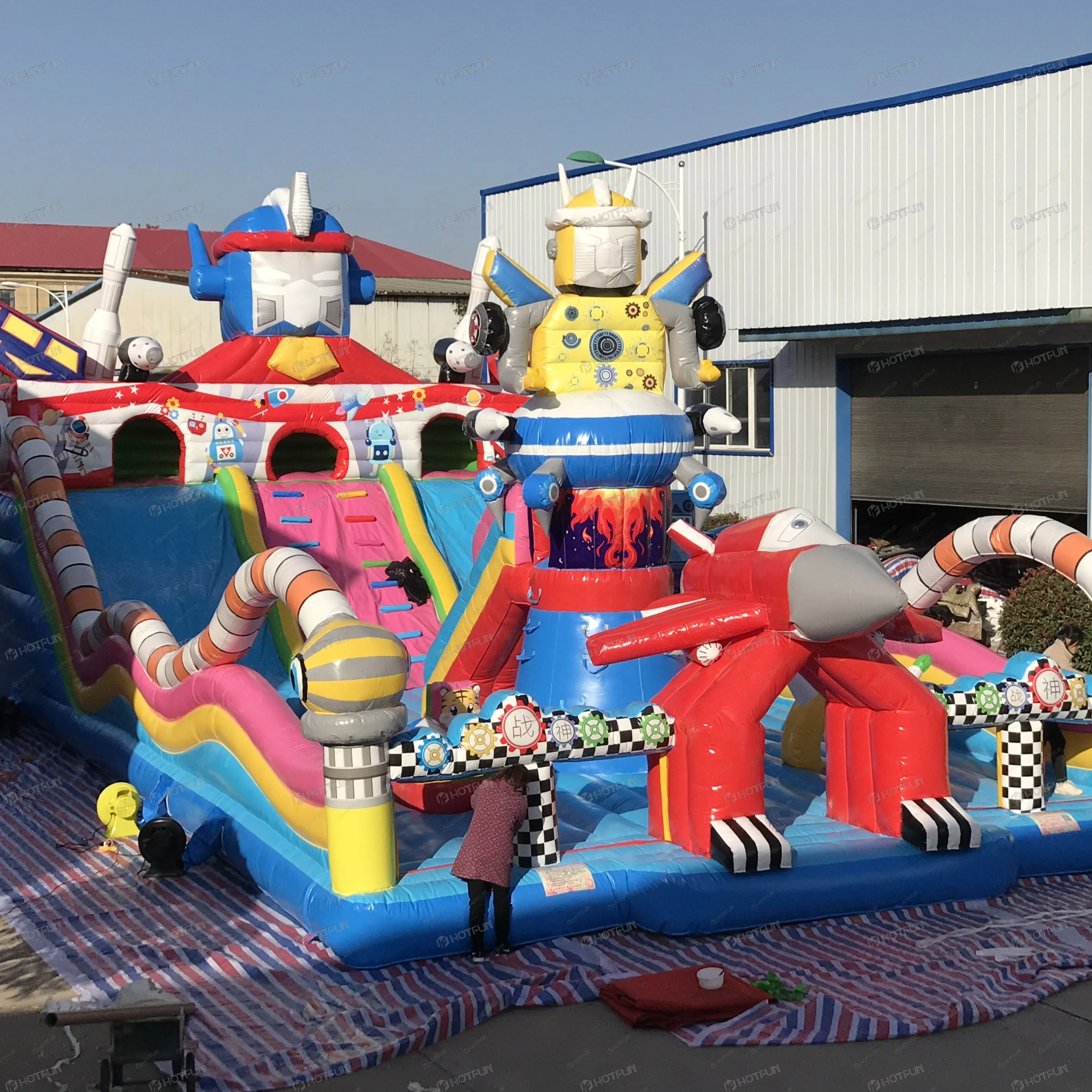 Cheap price China factory directly supply inflatable castle attractions for amusement park for sale