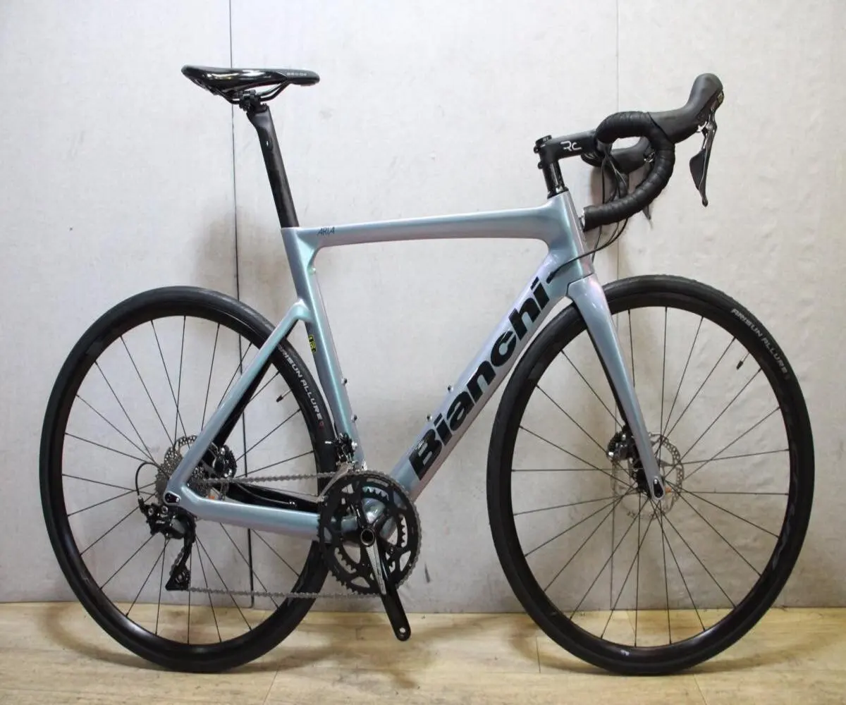 High Quality Second Hand Bianchi Road Racing Bicycle from Japan Shimano Shifter Aluminum and Steel Fork Disc Brake System