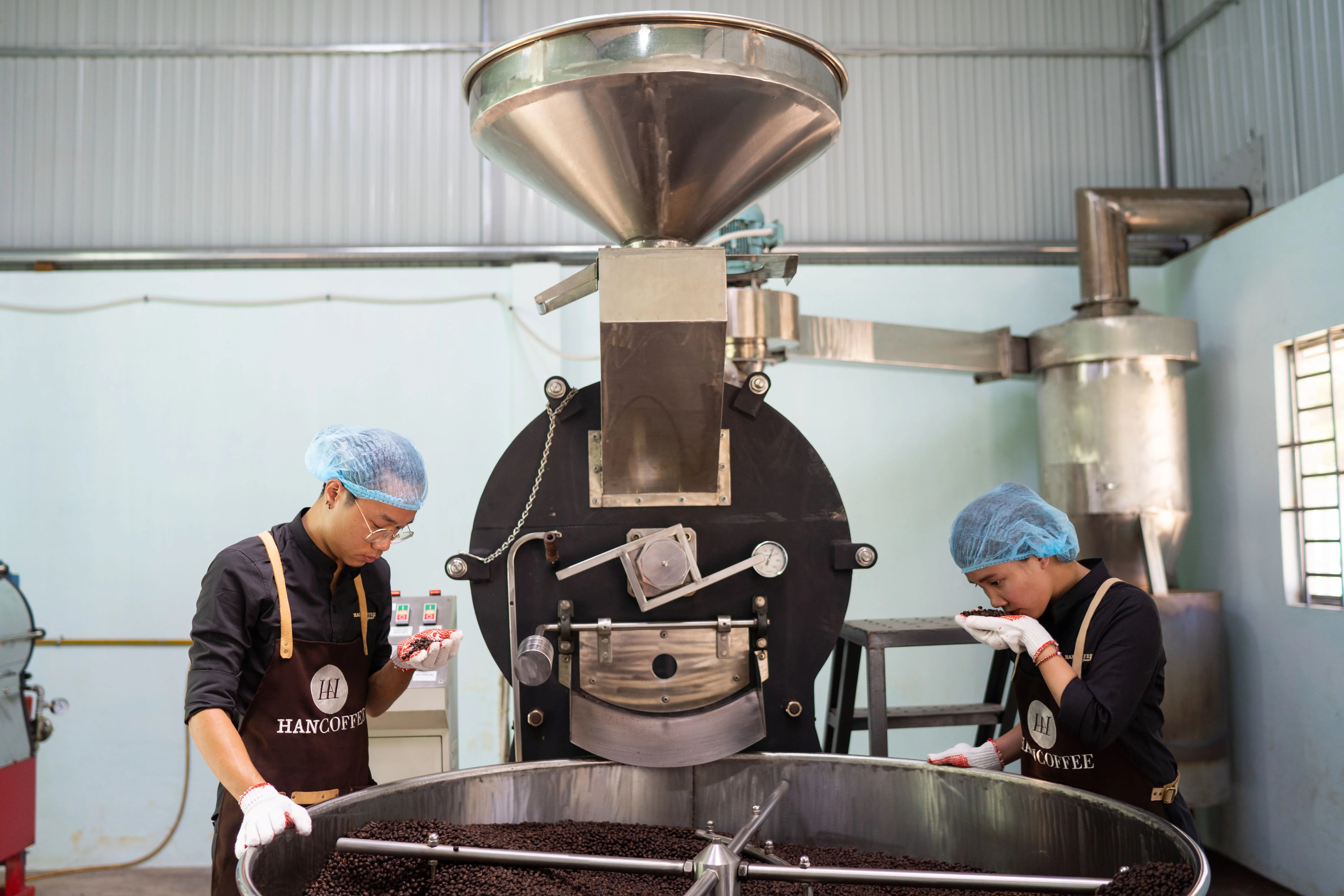 OEM частная марка кофе жареный Арабика робуста ханкроффи все зерна вьетнамские черные кофейные пакеты упаковка для обжарки