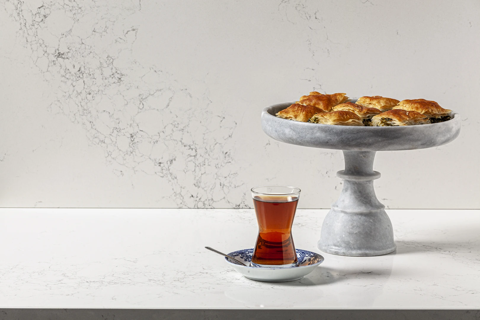 Hot Sale and Best Price ! White Color %100 Natural Stone Calacatta Valiente Quartz Ready To Ship !