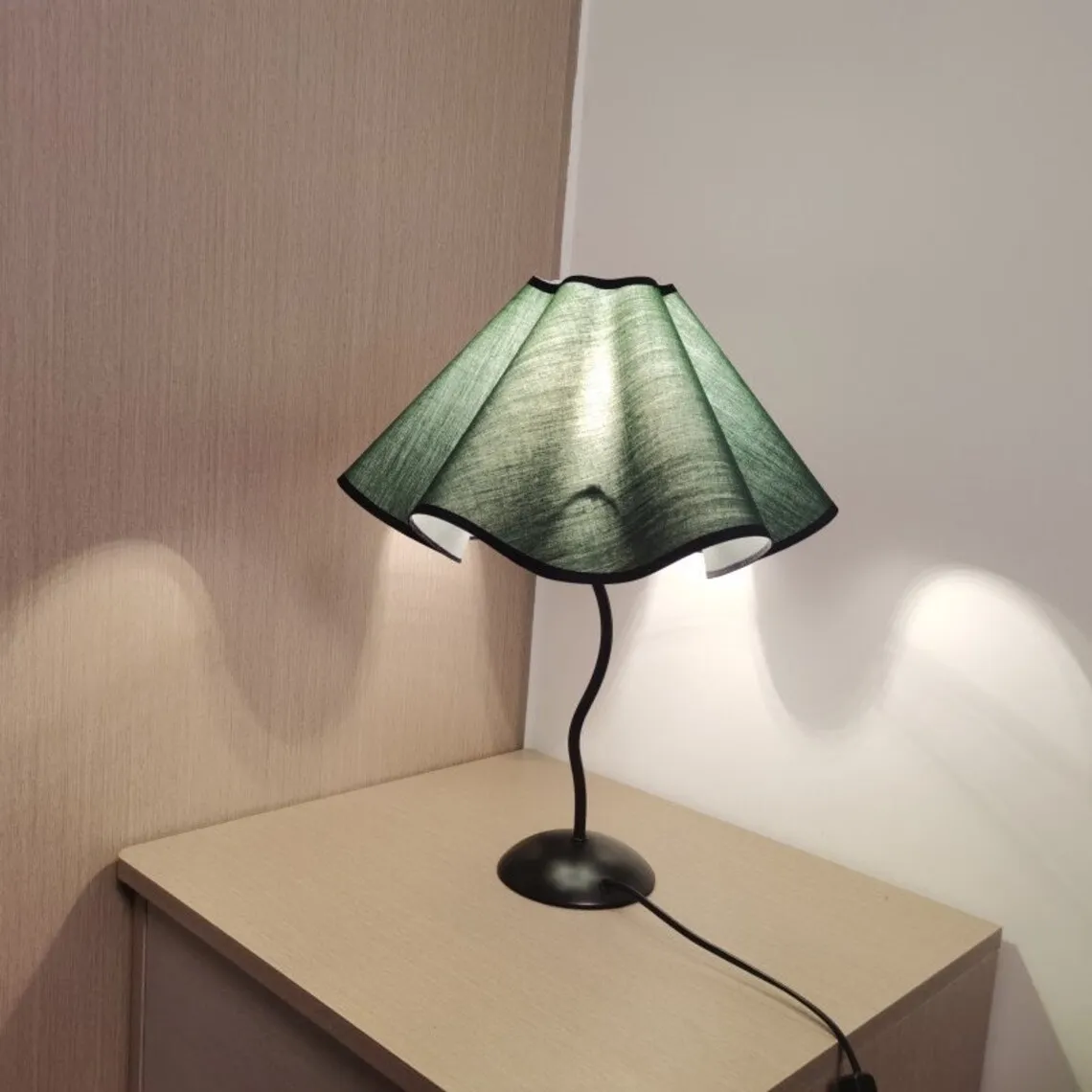 Traditional fancy metal table lamp bulk quantity luxury decoration lamp for living room bedroom hotel room restaurant home decor