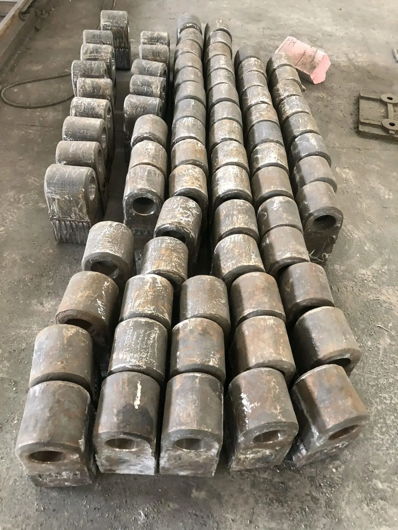 Hot Sale Hammer Stone Crusher Spare Parts Hammer Head Oem Production