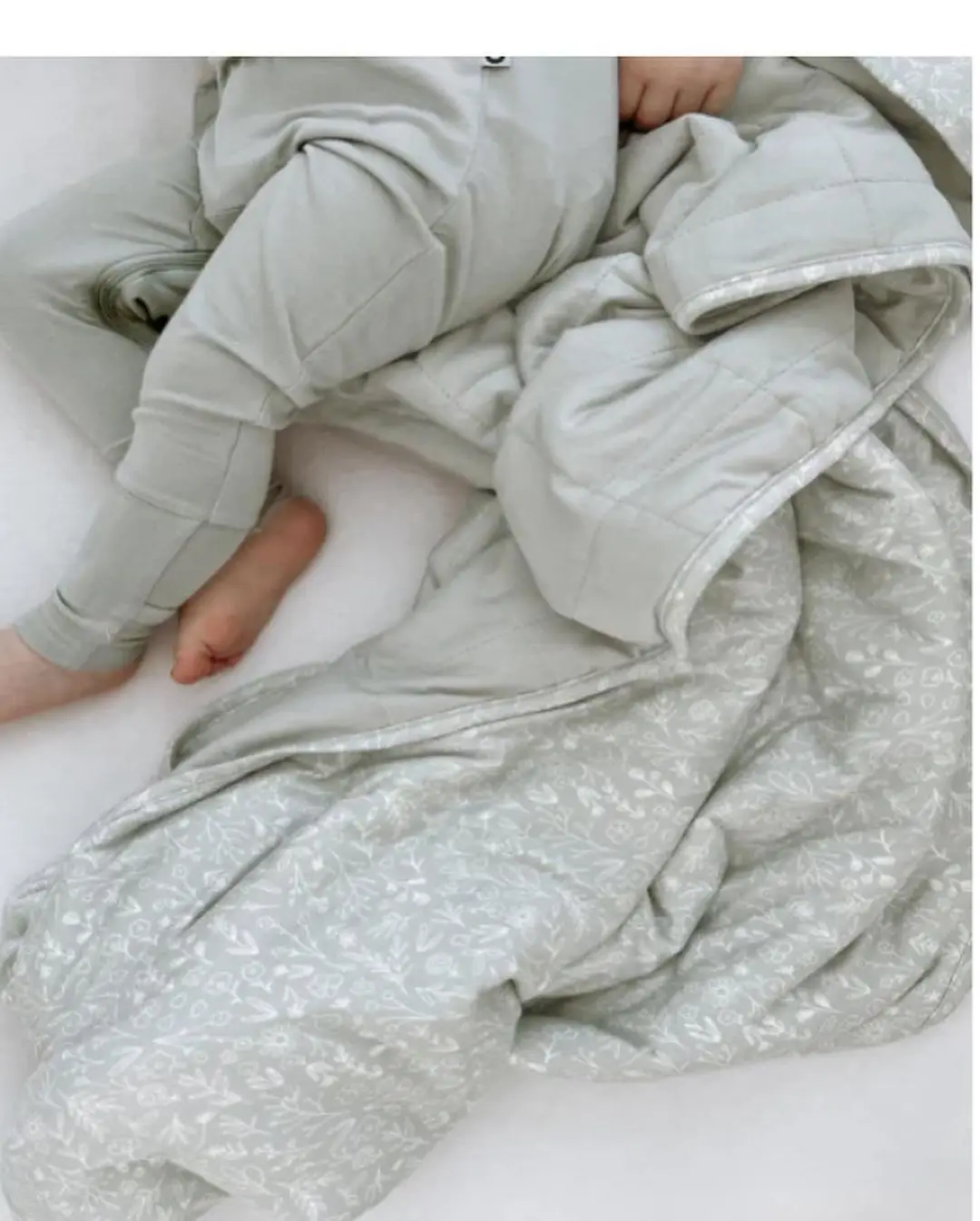 Low Moq Simple Eco-friendly Soft Smooth Breathable Printed Rayon Bamboo Thin Throw Blanket