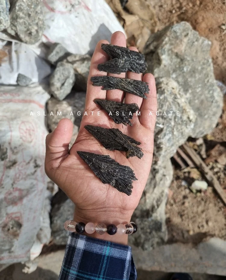 Black Kyanite  Cluster Wholesale Supplier ,Black Kyanite  Rough Stone Mineral Specimen for Sale , Natural Black Kyanite Cluster